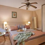 Borna - One-bedroom With Terrace 챠브타트