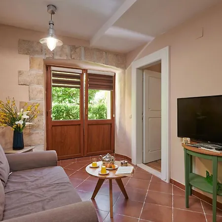 Borna - One-bedroom With Terrace 챠브타트